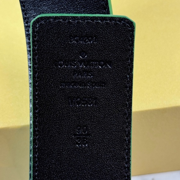 LV Shape Reversible Belt - Picture 4 of 5